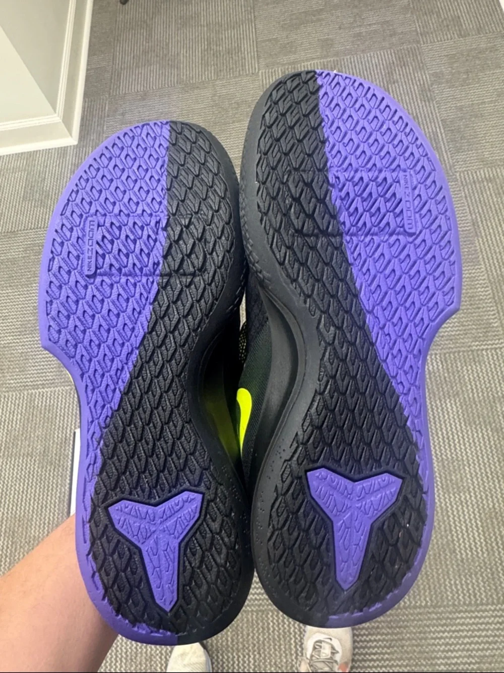 Nike Kobe Mamba Fury Black & Lemon Venom, size 6.5 men’s/8 women’s/5 youth NWT
